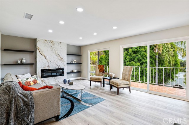 Detail Gallery Image 3 of 15 For 2270 via Puerta #N,  Laguna Woods,  CA 92637 - 2 Beds | 2 Baths