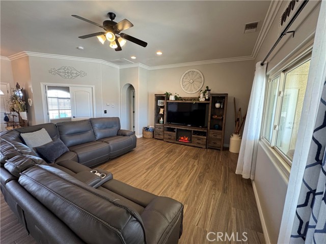 Detail Gallery Image 18 of 62 For 12227 Farmington St, Oak Hills,  CA 92344 - 4 Beds | 2/1 Baths