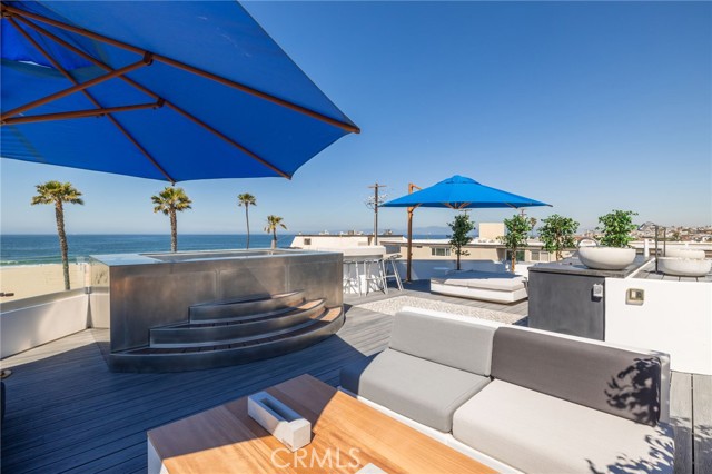 Detail Gallery Image 9 of 35 For 36 15th St, Hermosa Beach,  CA 90254 - 4 Beds | 4 Baths