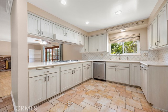 12362 Emrys Avenue, Garden Grove CA: https://media.crmls.org/medias/882d958c-a77d-4f5a-8c05-62239c47889d.jpg