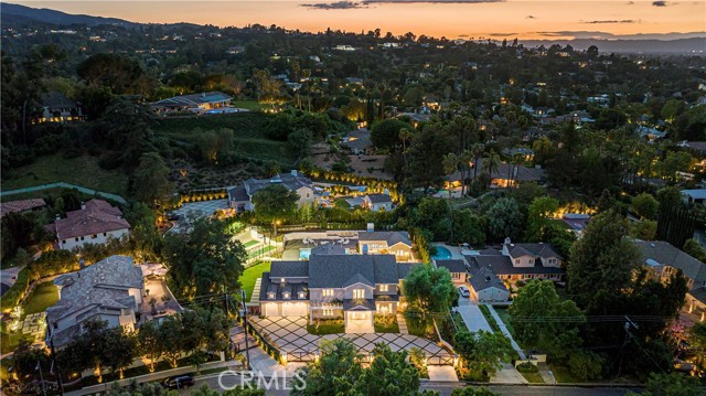 Detail Gallery Image 4 of 56 For 4509 Noeline Ave, Encino,  CA 91436 - 6 Beds | 6/1 Baths