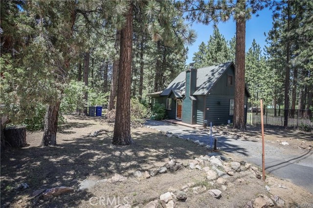 Detail Gallery Image 1 of 30 For 610 Eureka Dr, Big Bear Lake,  CA 92315 - 2 Beds | 1 Baths