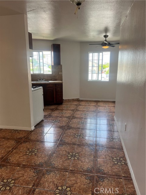 231 E 88th Place, Los Angeles CA: https://media.crmls.org/medias/882f275d-acf1-498d-9c55-b07155c7ad38.jpg