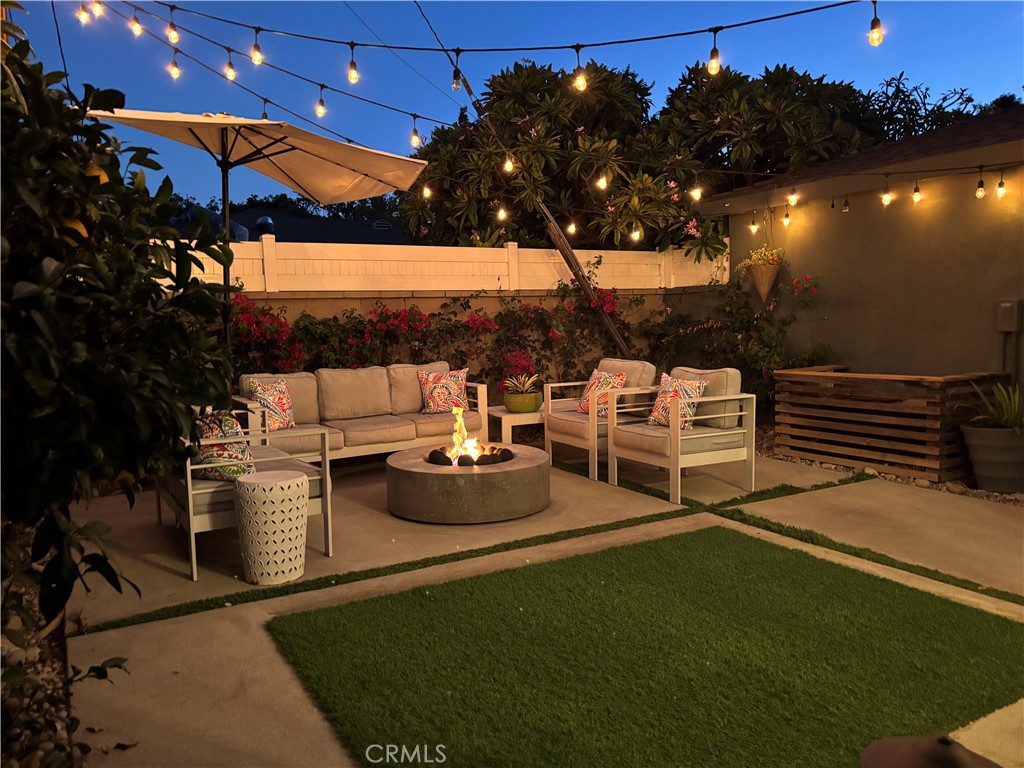 https://media.crmls.org/medias/8830259d-f6e4-49ab-ac6c-741316a5fa38.jpg?preset=X-Large