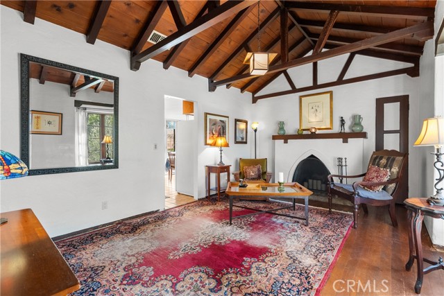 Detail Gallery Image 9 of 34 For 3935 Vista Ct, La Crescenta,  CA 91214 - 2 Beds | 2 Baths