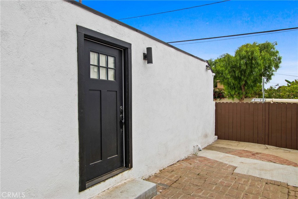 1558 W 105th Street
