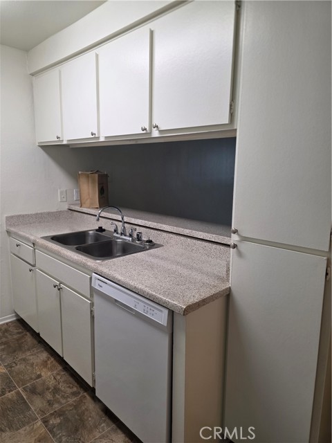 1460 W Foothill Boulevard, Upland CA: https://media.crmls.org/medias/8831691a-2398-4107-b7d1-41f40ce49bd4.jpg