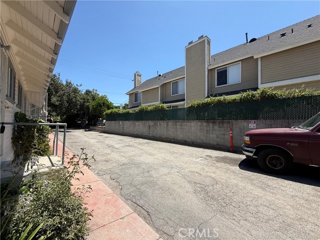 61 N Chester Avenue, Pasadena CA: https://media.crmls.org/medias/8831da04-d676-4e18-9190-c7a84c70b886.jpg