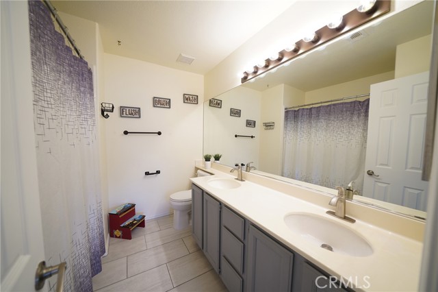 Detail Gallery Image 19 of 24 For 1820 Dawnridge Ct, Palmdale,  CA 93551 - 5 Beds | 3 Baths