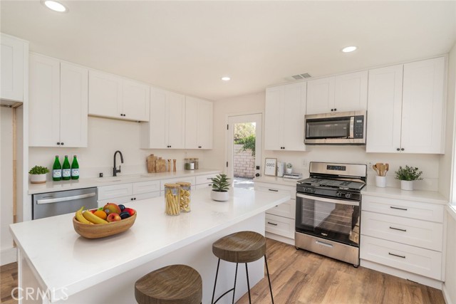 Detail Gallery Image 9 of 23 For 4037 Weyer St, Riverside,  CA 92501 - 3 Beds | 2 Baths