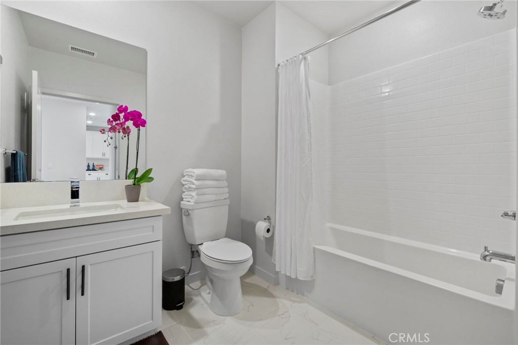 https://media.crmls.org/medias/88339dcc-bebe-4480-be93-0e2e07d7666c.jpg?preset=X-Large