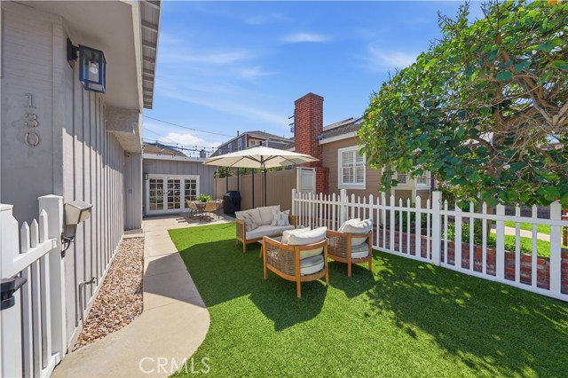 Detail Gallery Image 2 of 38 For 130 Cordova Walk, Long Beach,  CA 90803 - 2 Beds | 2/1 Baths