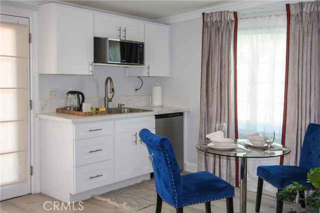 Detail Gallery Image 4 of 14 For 5929 Colfax Ave, North Hollywood,  CA 91601 - 1 Beds | 1 Baths