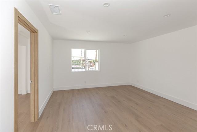 Detail Gallery Image 23 of 33 For 18856 Calvert St, Reseda,  CA 91335 - 3 Beds | 2/1 Baths