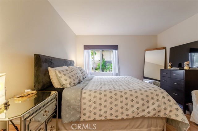 Detail Gallery Image 16 of 36 For 5460 White Oak, Encino,  CA 91316 - 2 Beds | 2 Baths