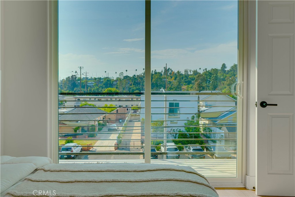 https://media.crmls.org/medias/883942d8-9d73-4cb8-92b7-893759696455.jpg?preset=X-Large