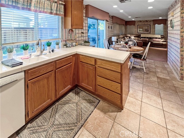 Detail Gallery Image 11 of 22 For 10 Palacio, Rancho Santa Margarita,  CA 92688 - 3 Beds | 2/1 Baths