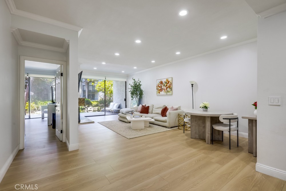 2526 W Macarthur Boulevard #G