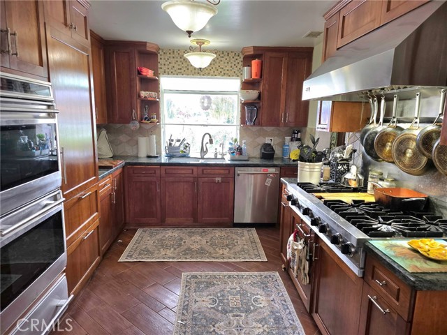 Detail Gallery Image 6 of 10 For 8921 Kennelly Ln, Anaheim,  CA 92804 - 3 Beds | 2 Baths