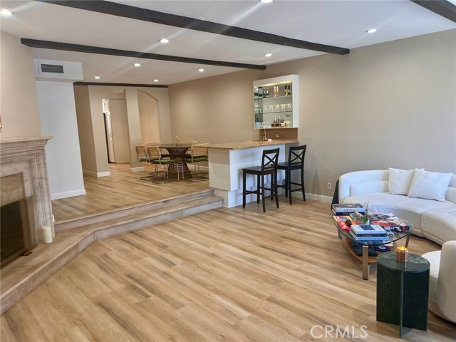 Detail Gallery Image 3 of 25 For 5346 Zelzah Ave, Encino,  CA 91316 - 3 Beds | 4 Baths