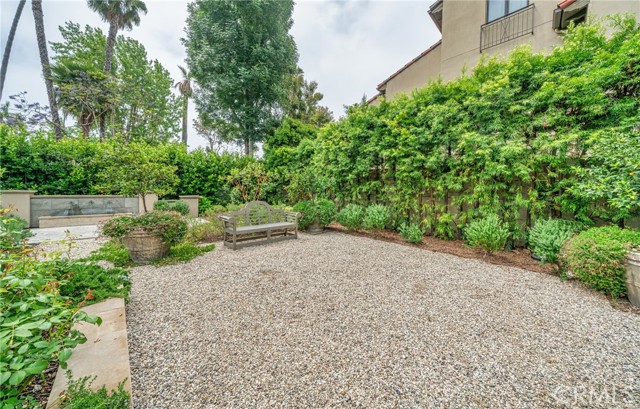 823 S Bundy Drive, Los Angeles CA: https://media.crmls.org/medias/883acb8b-d05b-444d-bf05-04e79f3b8b58.jpg