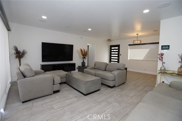 3 Bed Home for Sale in Hawthorne, California