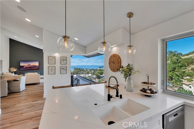 Detail Gallery Image 20 of 68 For 553 Temple Hills Dr, Laguna Beach,  CA 92651 - 5 Beds | 4/1 Baths