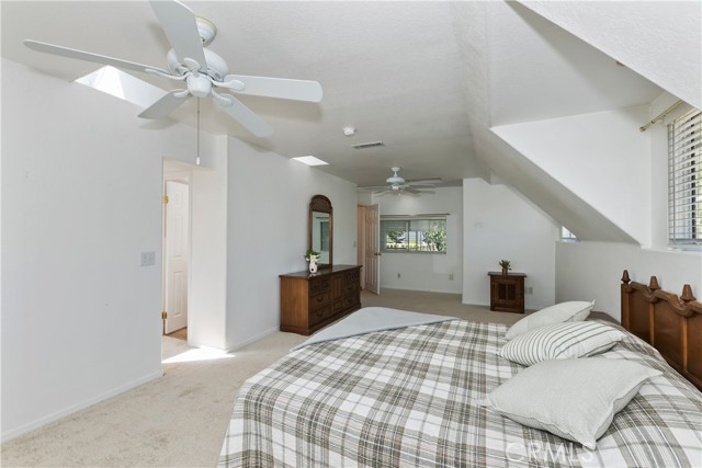 747 Boulder Bay, Big Bear Lake CA: https://media.crmls.org/medias/883b752b-3ace-4468-863e-6936e6386166.jpg