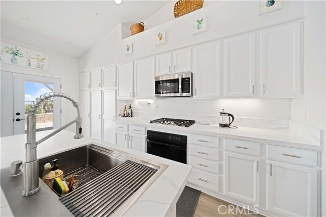 Detail Gallery Image 16 of 40 For 1745 Date Palm Dr, Palmdale,  CA 93551 - 4 Beds | 2 Baths