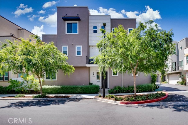 656 Daniel Freeman Circle, Inglewood CA: https://media.crmls.org/medias/883c23e6-40ea-4ad7-8398-757a163ea1b4.jpg
