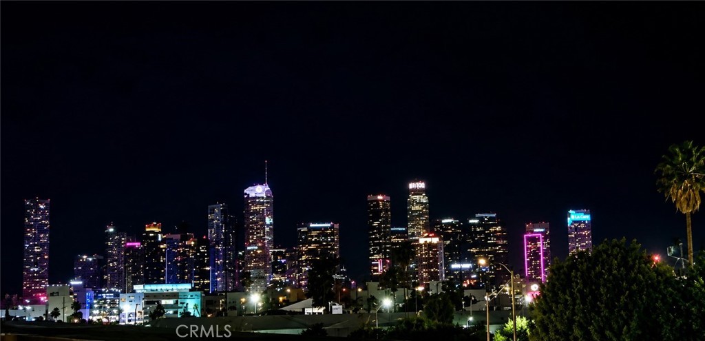 https://media.crmls.org/medias/883c7c4e-2474-448a-be36-3c9935c8d168.jpg?preset=X-Large