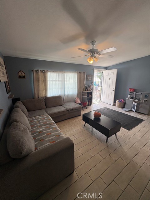 Detail Gallery Image 7 of 24 For 3825 Crestmore Rd #414,  Riverside,  CA 92509 - 3 Beds | 2 Baths