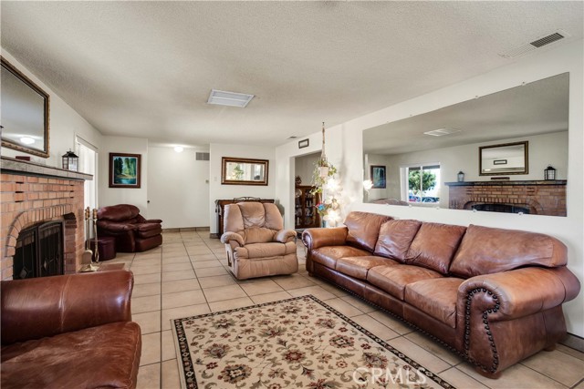 Detail Gallery Image 11 of 70 For 57885 El Dorado Dr, Yucca Valley,  CA 92284 - 5 Beds | 3 Baths