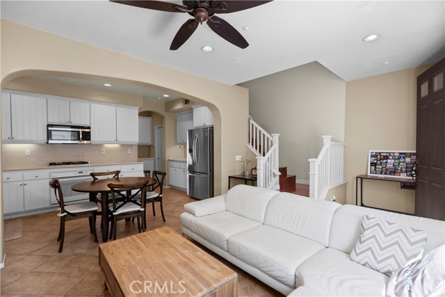 Detail Gallery Image 8 of 48 For 18 Moonstone, Irvine,  CA 92602 - 3 Beds | 2/1 Baths