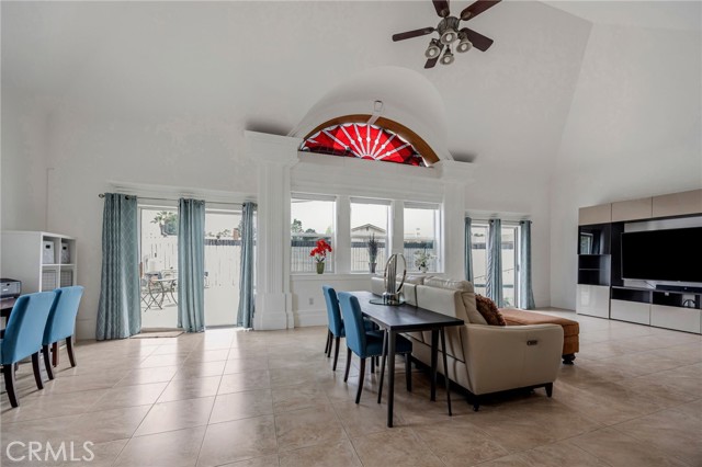 1363 N San Antonio Ave, Upland CA: https://media.crmls.org/medias/883f90f7-603f-4961-8ac6-b9062d2d1cf1.jpg