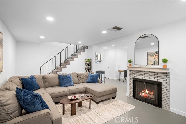 Detail Gallery Image 5 of 32 For 3827 W Avenue 41, Los Angeles,  CA 90065 - 3 Beds | 2/1 Baths