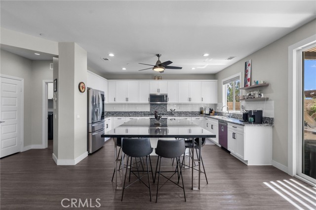 19512 Griffith Drive, Saugus CA: https://media.crmls.org/medias/88426f4a-3dec-4ad8-9f55-1b4aebb770eb.jpg