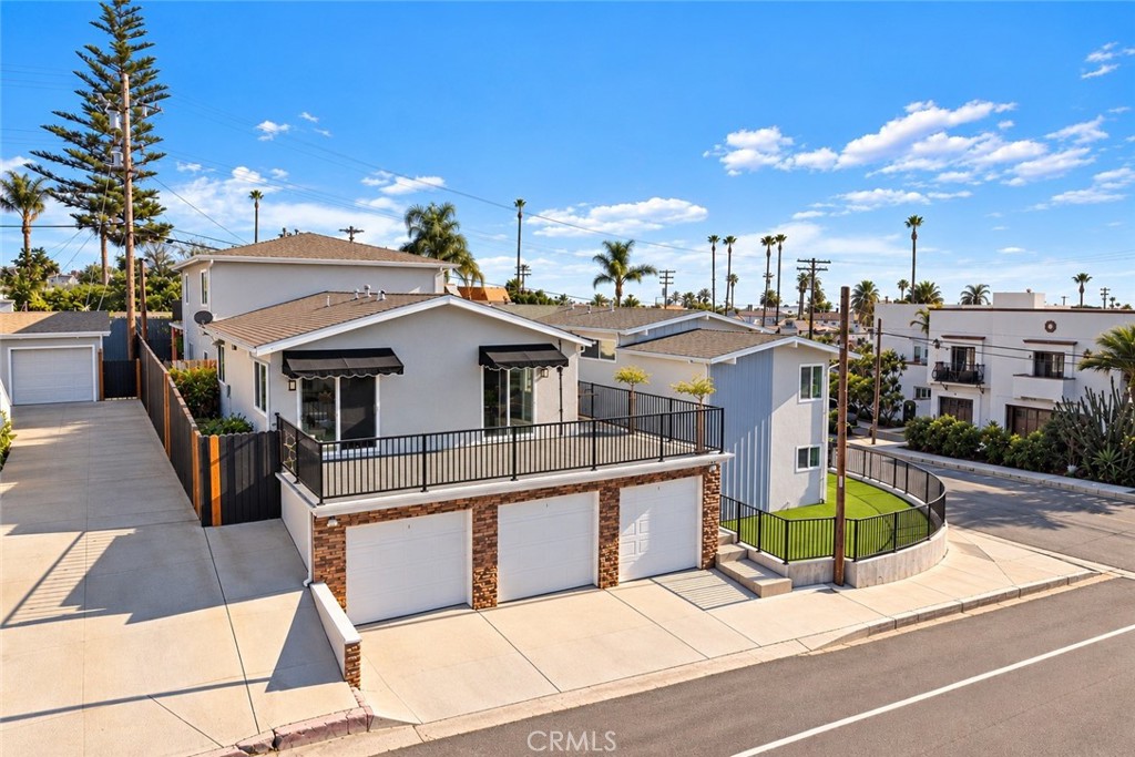 Triplex at 159 Avenida Rosa