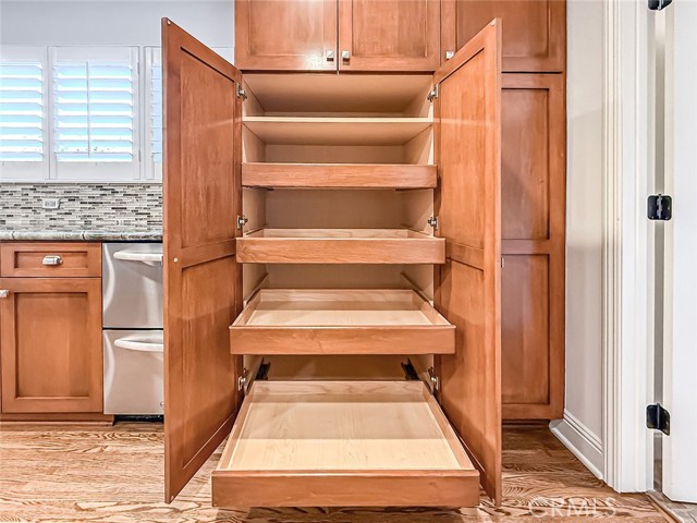 Detail Gallery Image 22 of 60 For 15452 Varden, Sherman Oaks,  CA 91403 - 4 Beds | 4 Baths