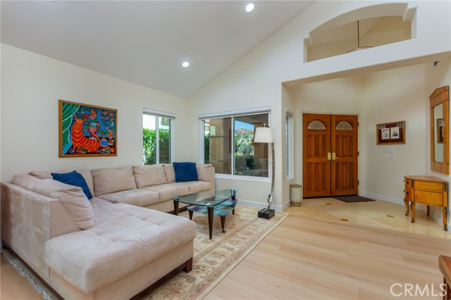 15535 Mallory Court, Moorpark CA: https://media.crmls.org/medias/8843b317-6bd2-454b-ae88-699ba0b263bb.jpg