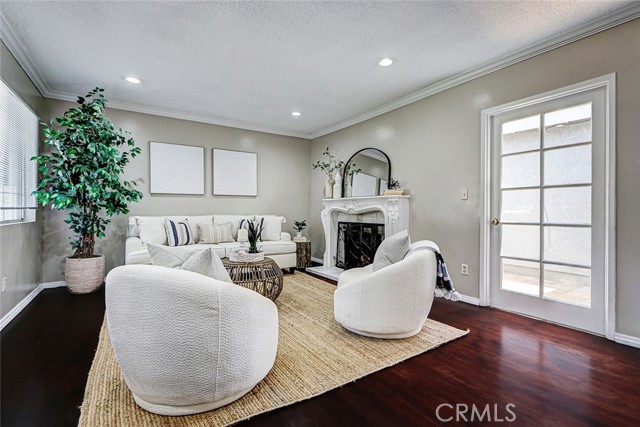 Detail Gallery Image 7 of 34 For 312 N Prospect Ave, Redondo Beach,  CA 90277 - 4 Beds | 2/1 Baths