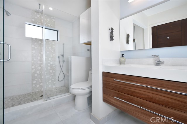 4751 Del Moreno Drive, Woodland Hills CA: https://media.crmls.org/medias/8844405e-88f4-4c09-a7ab-97611b25578e.jpg