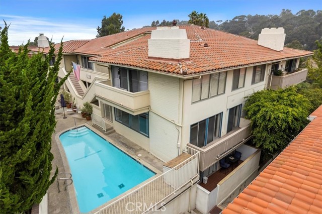 F is pool-level corner unit