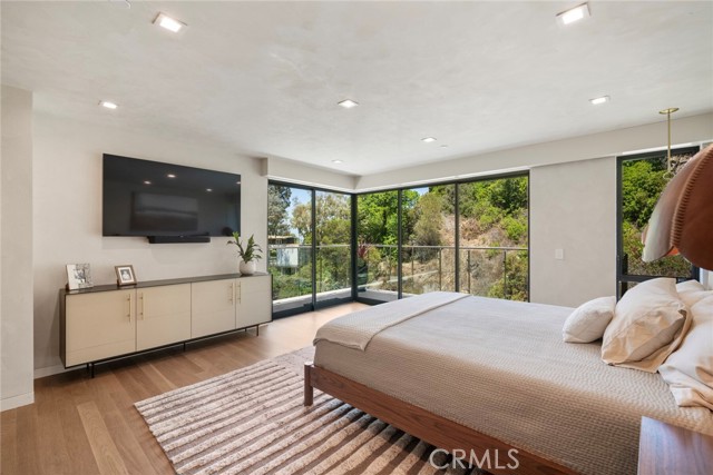 702 Diamond, Laguna Beach CA: https://media.crmls.org/medias/88471150-2b93-454e-9a87-f22fee7cb107.jpg