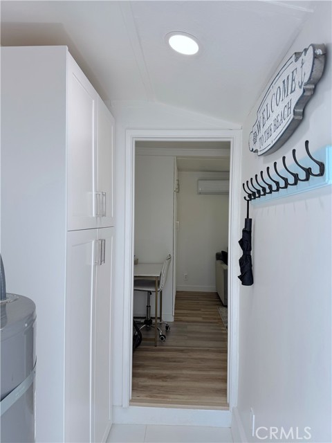 726 1/2 Esplanade, Redondo Beach CA: https://media.crmls.org/medias/88475fa9-d102-4146-9fe4-6e8fa982acaa.jpg