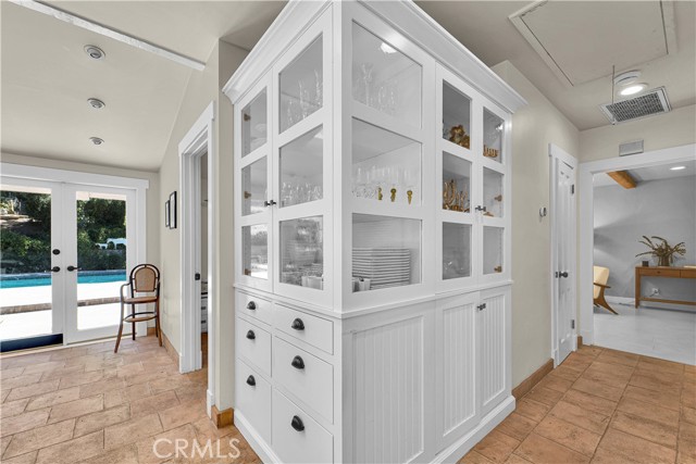 Detail Gallery Image 16 of 59 For 18090 Karen Dr, Encino,  CA 91316 - 4 Beds | 2/1 Baths