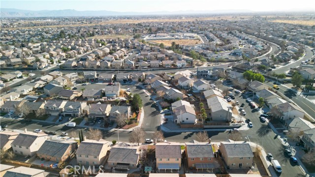 Detail Gallery Image 4 of 36 For 13946 Estate Way, Victorville,  CA 92394 - 5 Beds | 3 Baths