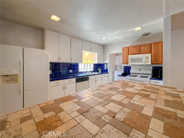 7029 4th Avenue, Los Angeles CA: https://media.crmls.org/medias/88494288-9135-4977-8562-0b87915aa877.jpg