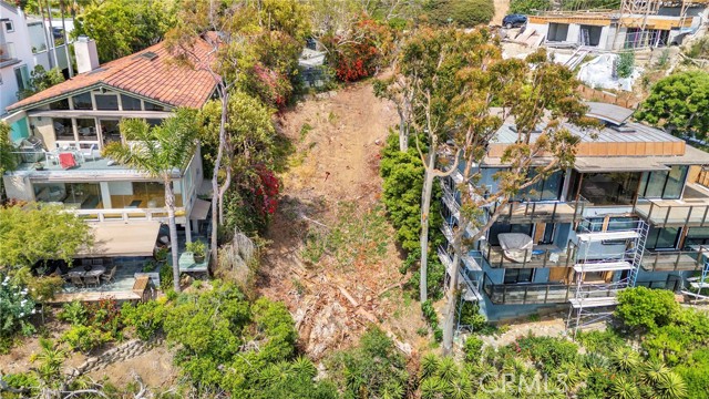 410 Alta Vista Avenue, Laguna Beach CA: https://media.crmls.org/medias/8849740d-de5d-420f-890d-b8cf43b7e0b2.jpg