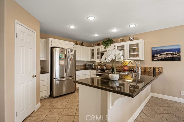 Detail Gallery Image 12 of 34 For 17942 Maplehurst Pl, Canyon Country,  CA 91387 - 3 Beds | 2/1 Baths